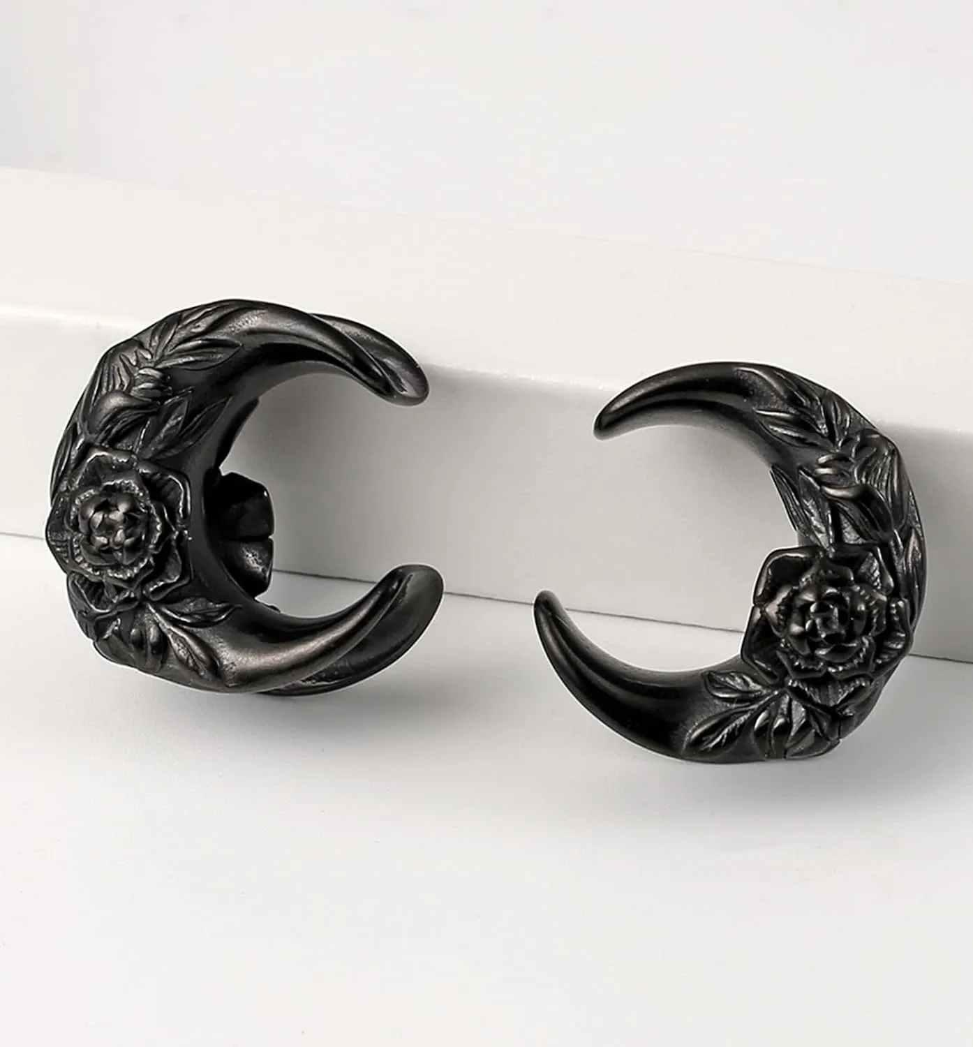 2PCS Crescent Moon Saddle Plugs 316 Stainless Steel Ear Gauges Hypoallergenic ear gauges expander Piercing Body Jewelry