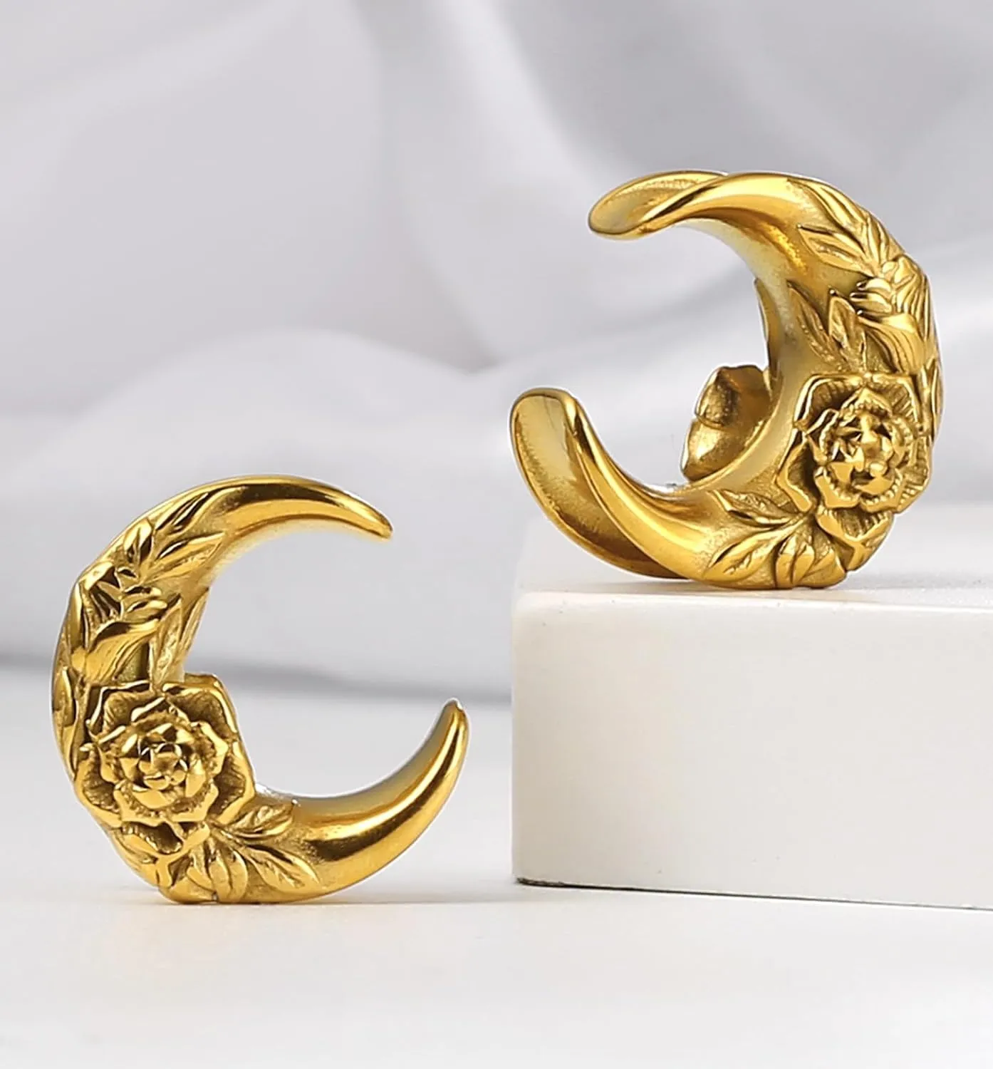 2PCS Crescent Moon Saddle Plugs 316 Stainless Steel Ear Gauges Hypoallergenic ear gauges expander Piercing Body Jewelry
