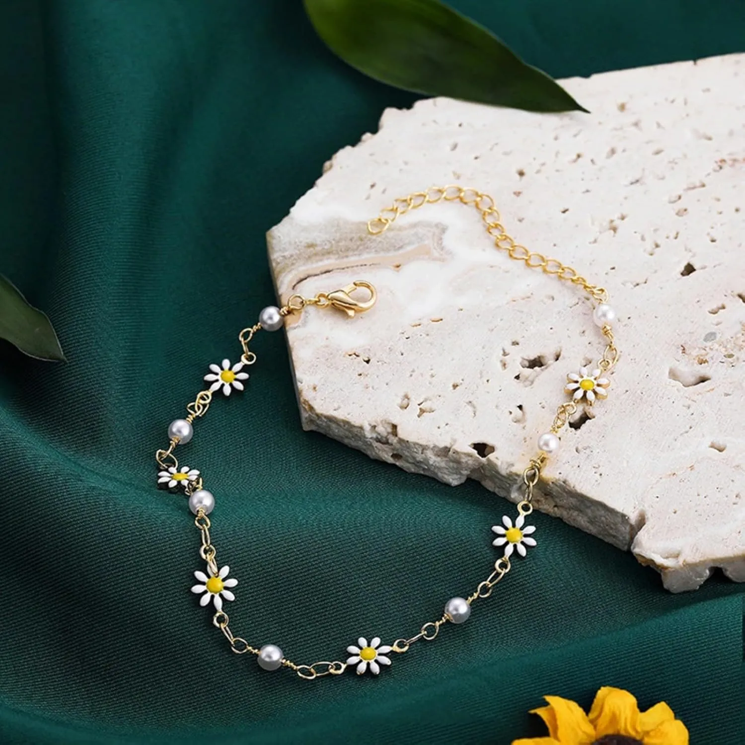 Bohemian Daisy Flowers Anklet for Women,Adjustable Layered Beach Foot Chain Pearl Ankle Bracelets Dainty Foot Jewelry
