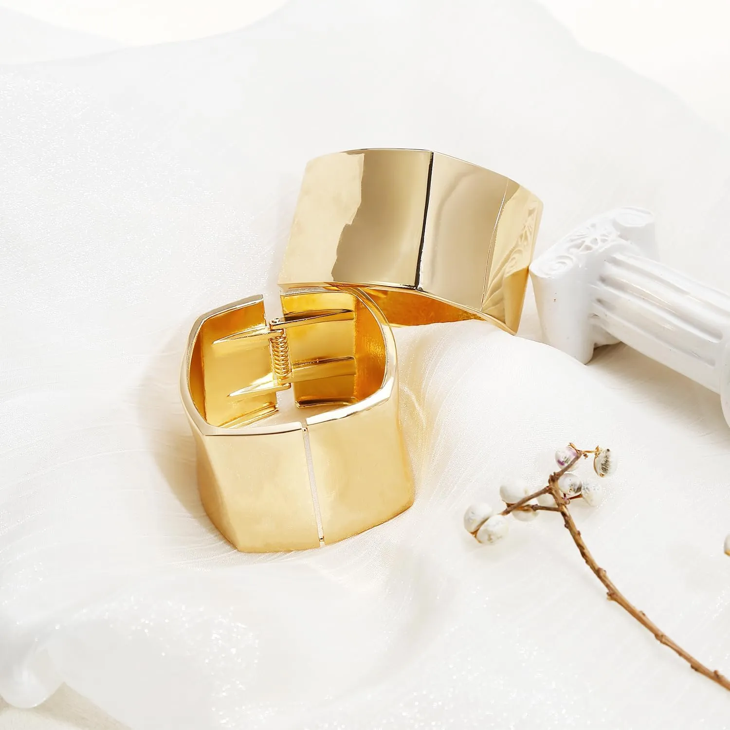 BROCC 2Pcs Gold Chunky Cuff Bracelets for Women Adjustable Bangle Gold Plated Twisted Hinged Bangle Bracelet Fashion Jewelry Trendy Cuff Bracelet for Daily Wear