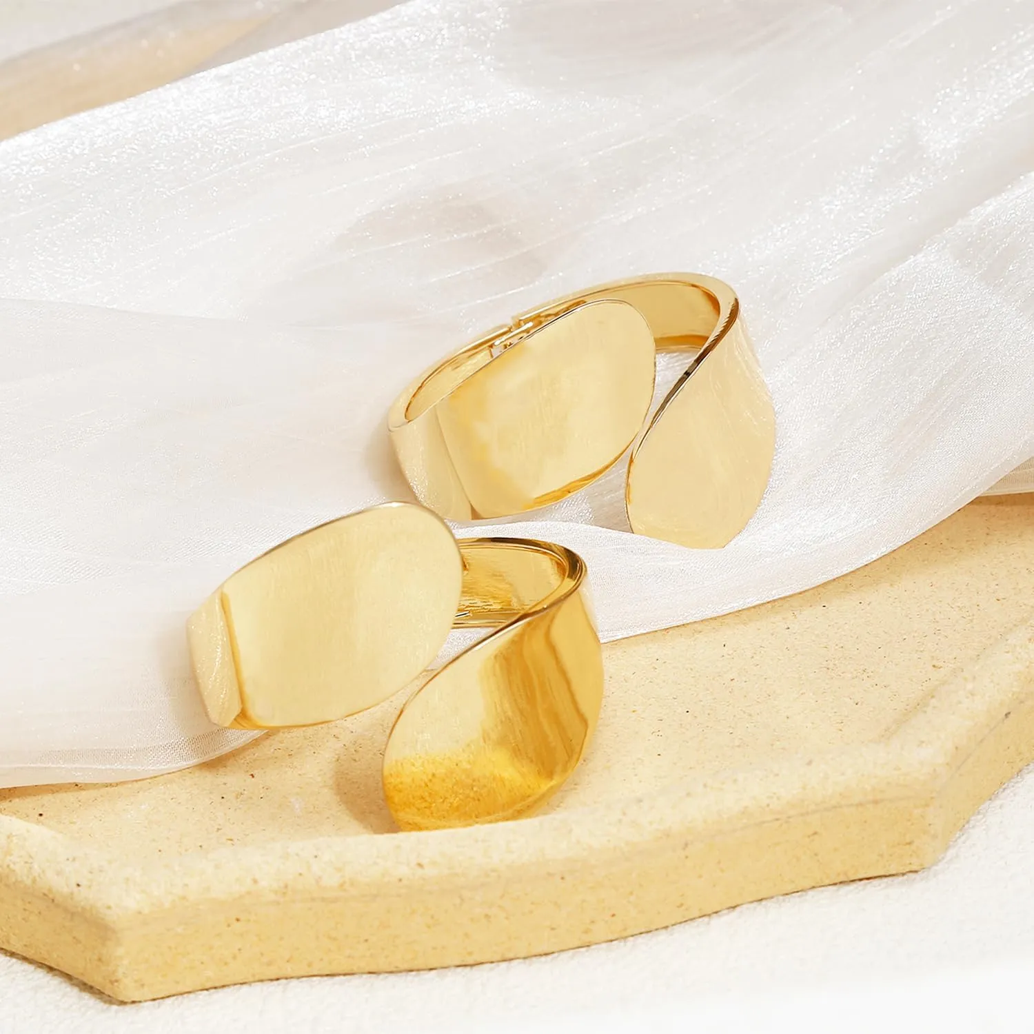 BROCC 2Pcs Gold Chunky Cuff Bracelets for Women Adjustable Bangle Gold Plated Twisted Hinged Bangle Bracelet Fashion Jewelry Trendy Cuff Bracelet for Daily Wear
