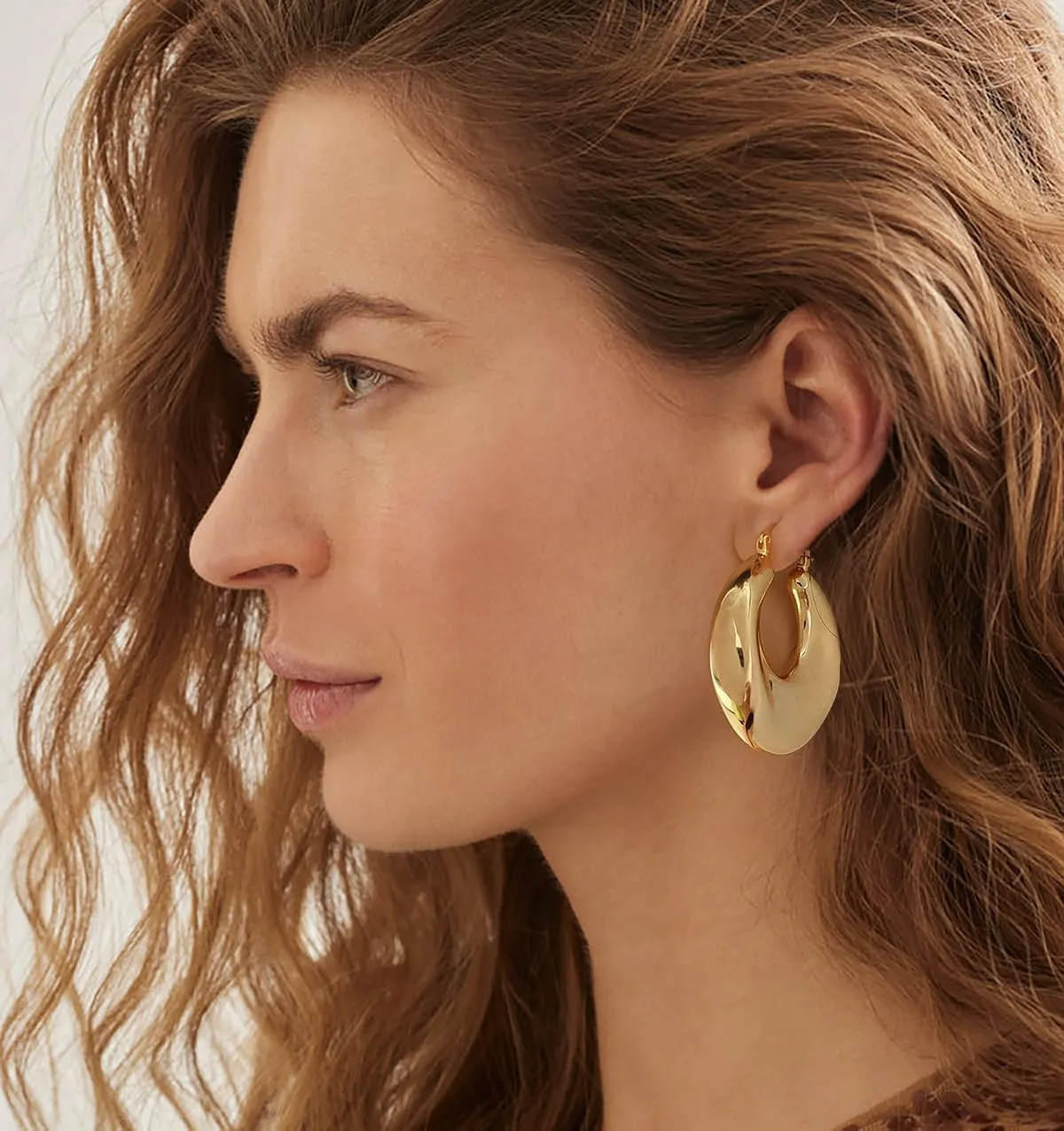 Chunky Gold Huggie Hoop Earrrings for Women Thick Gold Hoop Earrings Lightweight Hypoallergenic Hoop Earrings for Women Jewelry Gift