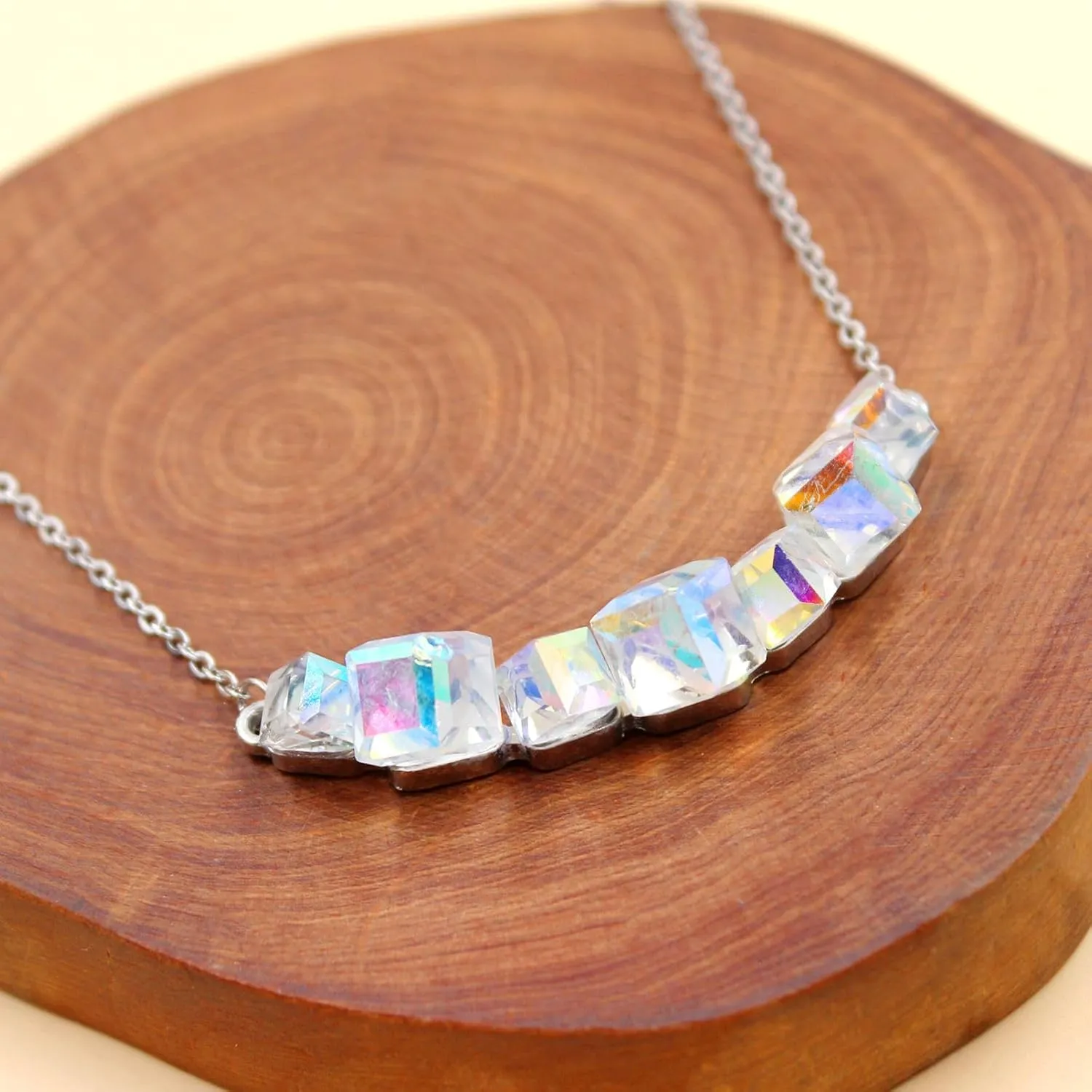 Elegant 7 Stones Crystal Cube Necklace Platinum Plated Fashionable 3D Square Cube Pendant Stunning Jewelry for Women YA5052