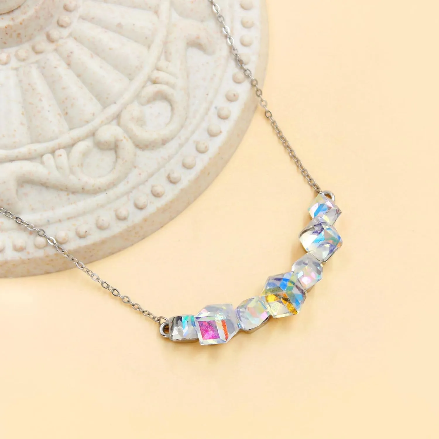 Elegant 7 Stones Crystal Cube Necklace Platinum Plated Fashionable 3D Square Cube Pendant Stunning Jewelry for Women YA5052