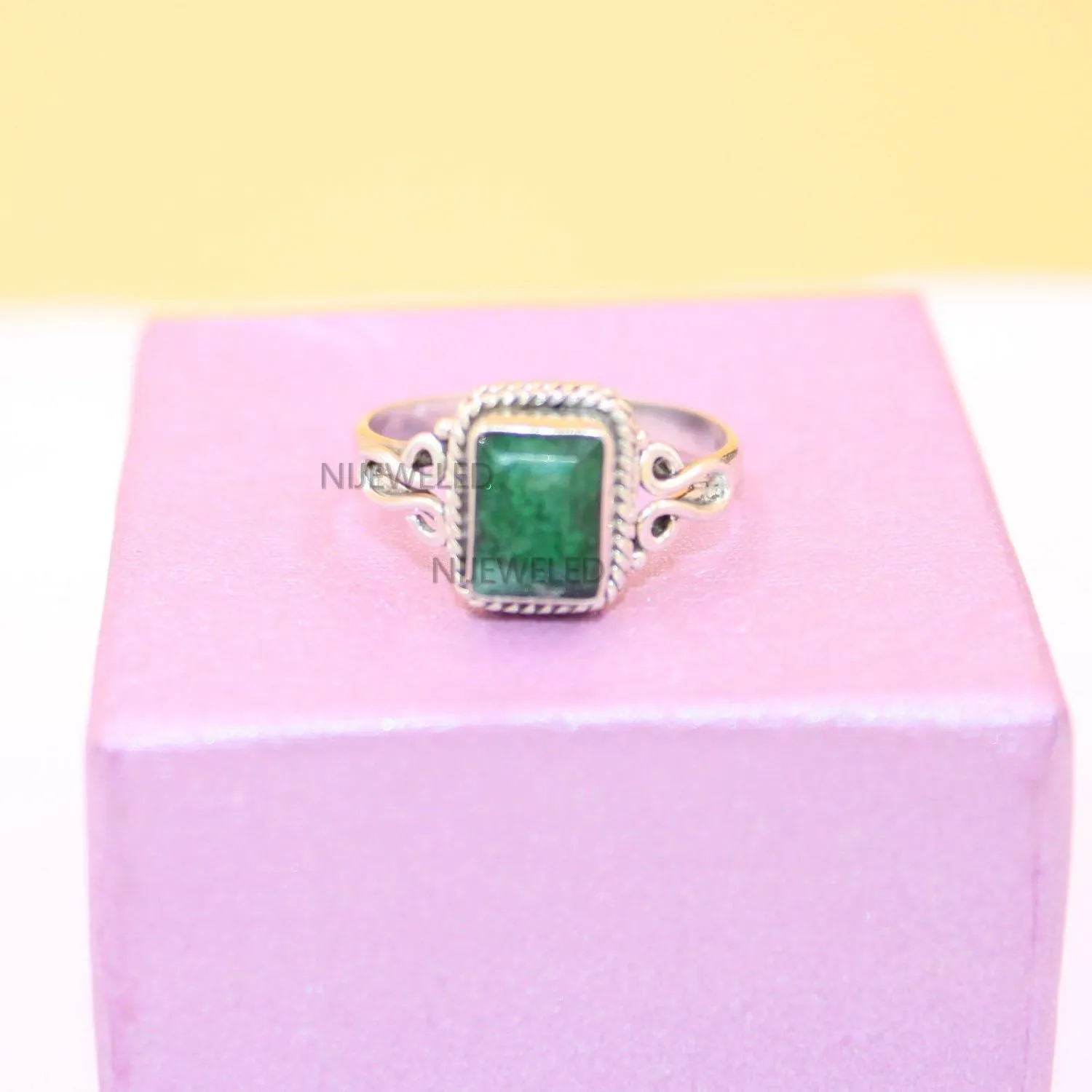 Emerald Gemstone 925 Sterling Silver Bezel Stunning Handmade Ring For Women Attractive Jewelry (8 Emerald)