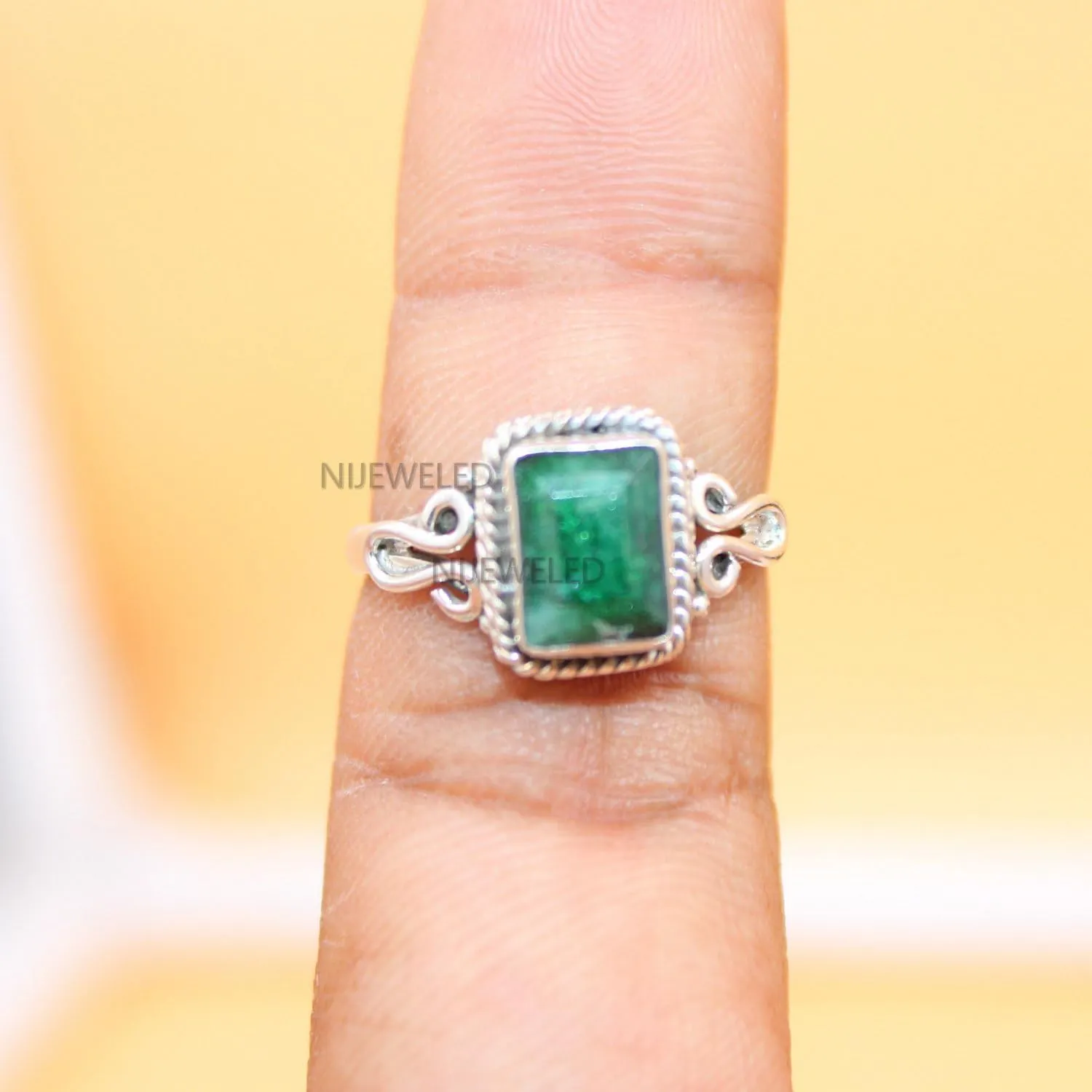 Emerald Gemstone 925 Sterling Silver Bezel Stunning Handmade Ring For Women Attractive Jewelry (8 Emerald)