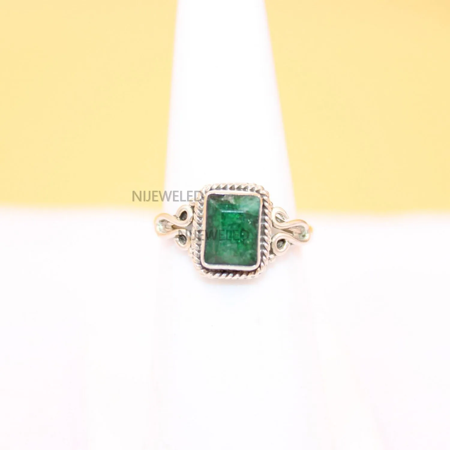 Emerald Gemstone 925 Sterling Silver Bezel Stunning Handmade Ring For Women Attractive Jewelry (8 Emerald)