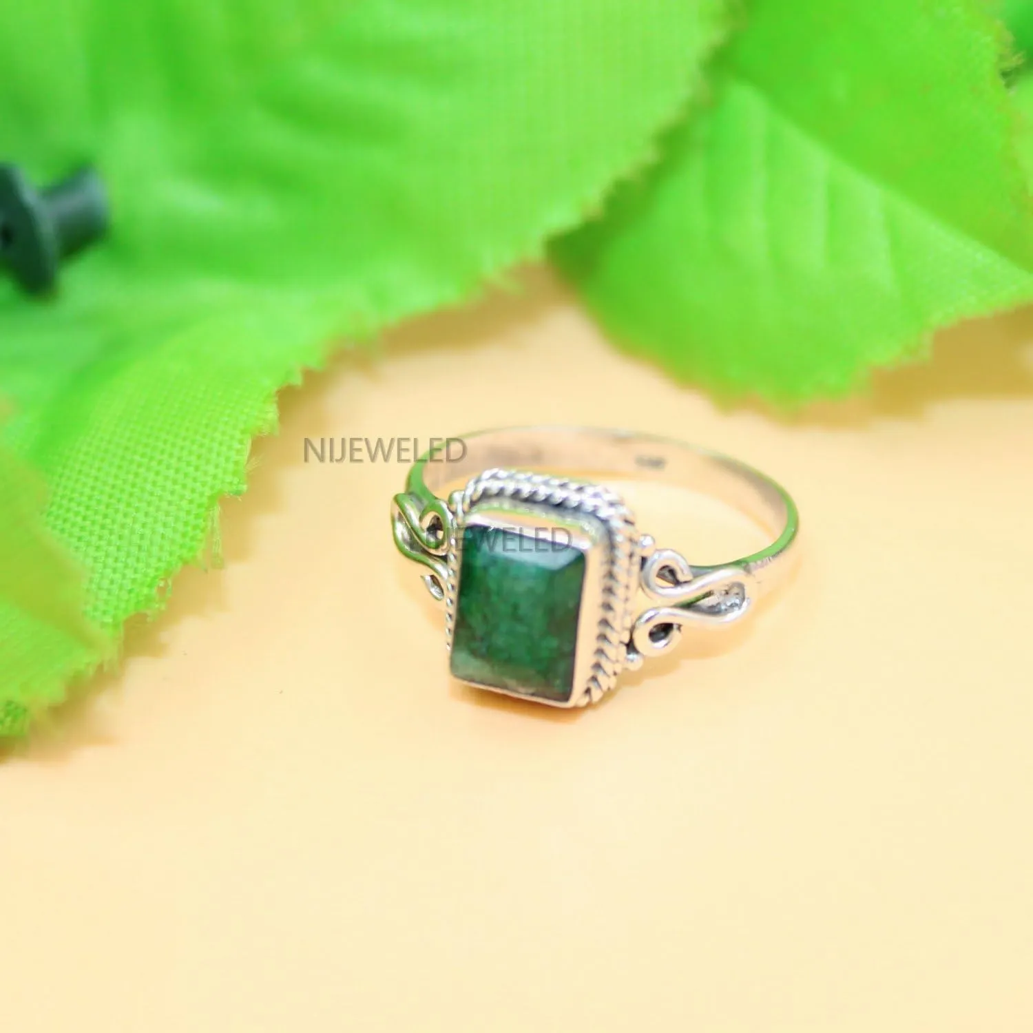 Emerald Gemstone 925 Sterling Silver Bezel Stunning Handmade Ring For Women Attractive Jewelry (8 Emerald)