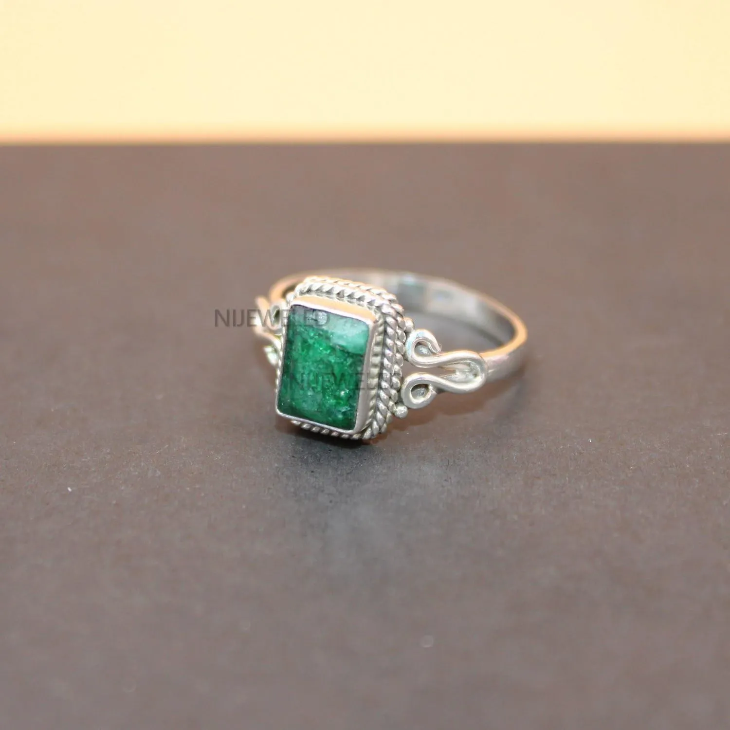 Emerald Gemstone 925 Sterling Silver Bezel Stunning Handmade Ring For Women Attractive Jewelry (8 Emerald)