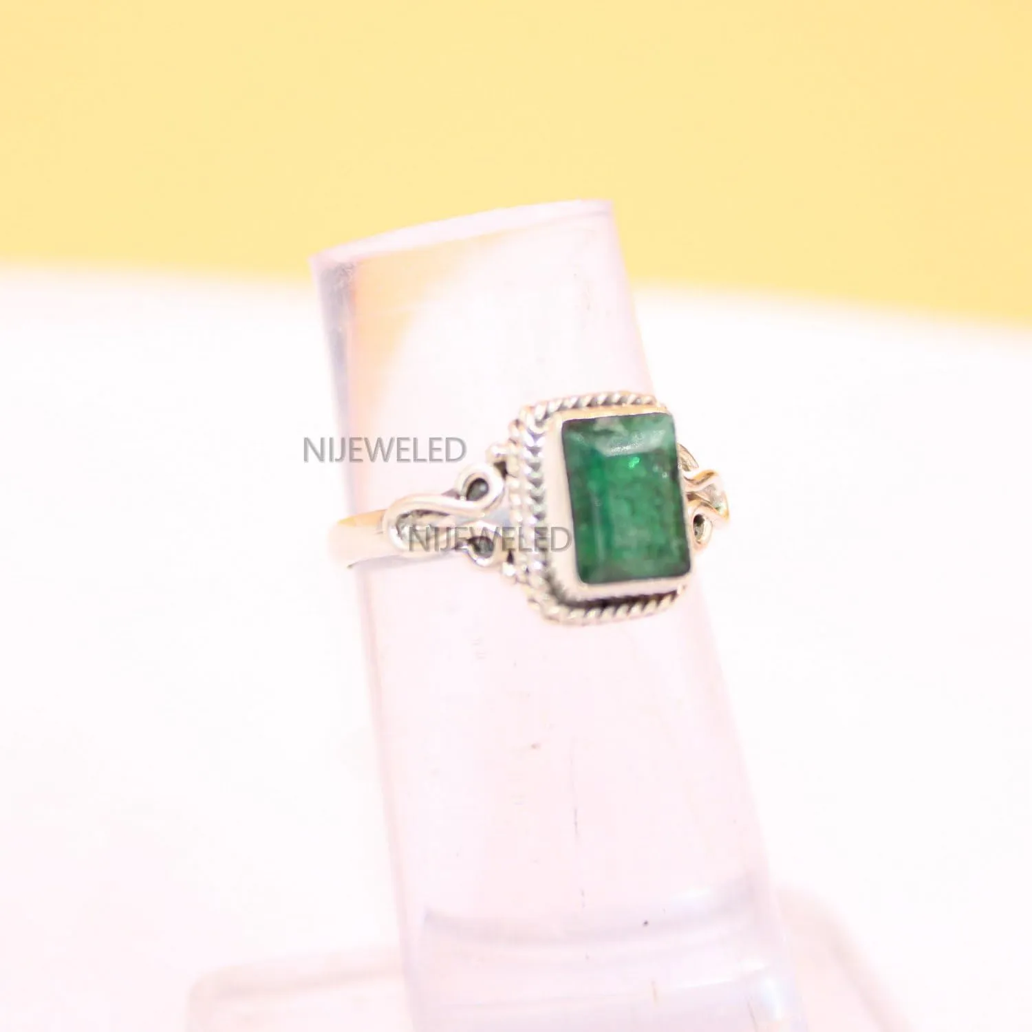 Emerald Gemstone 925 Sterling Silver Bezel Stunning Handmade Ring For Women Attractive Jewelry (8 Emerald)