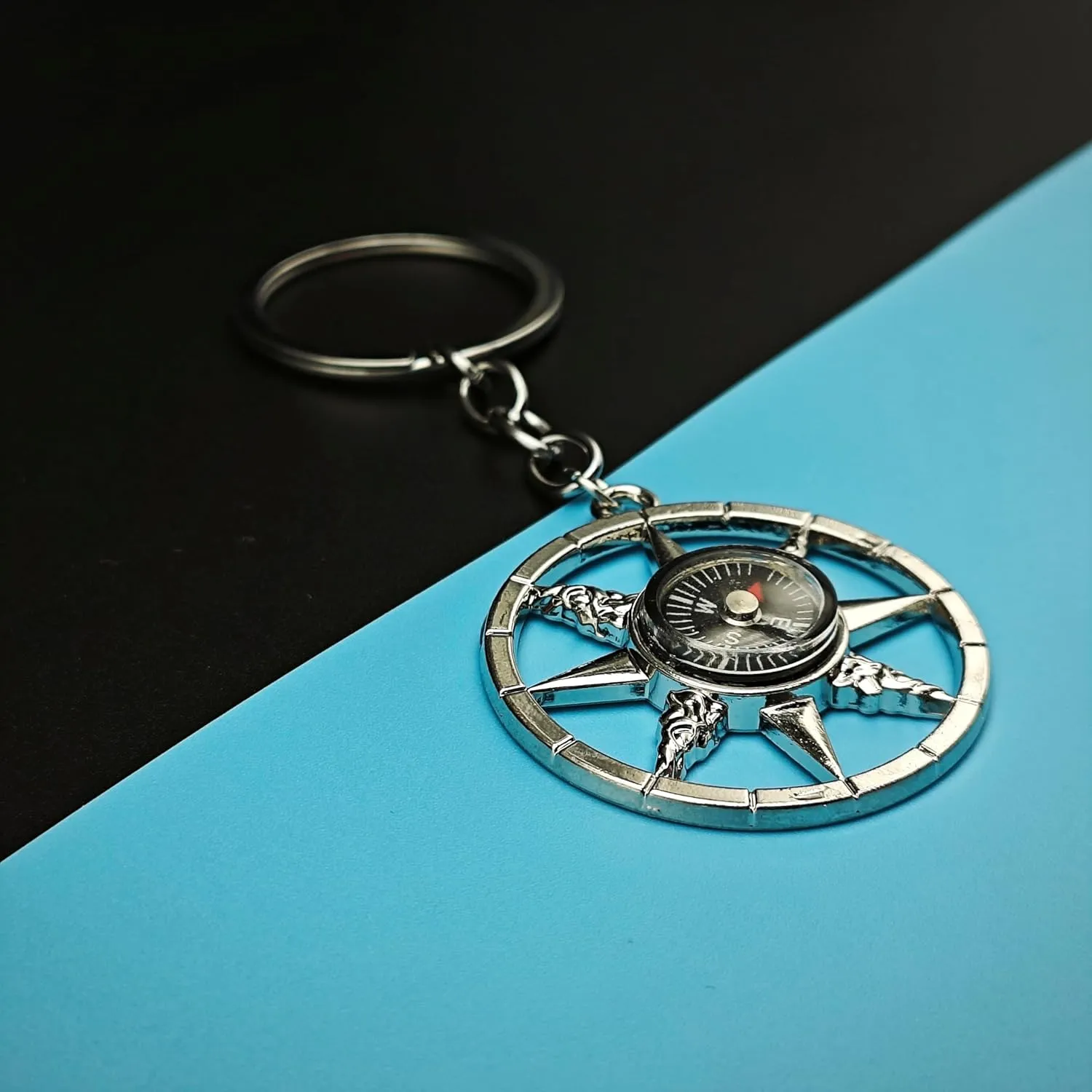 European and American Vintage Compass Keychain, Elegant Personality, Fashionable Hip Hop Pendant Accessories
