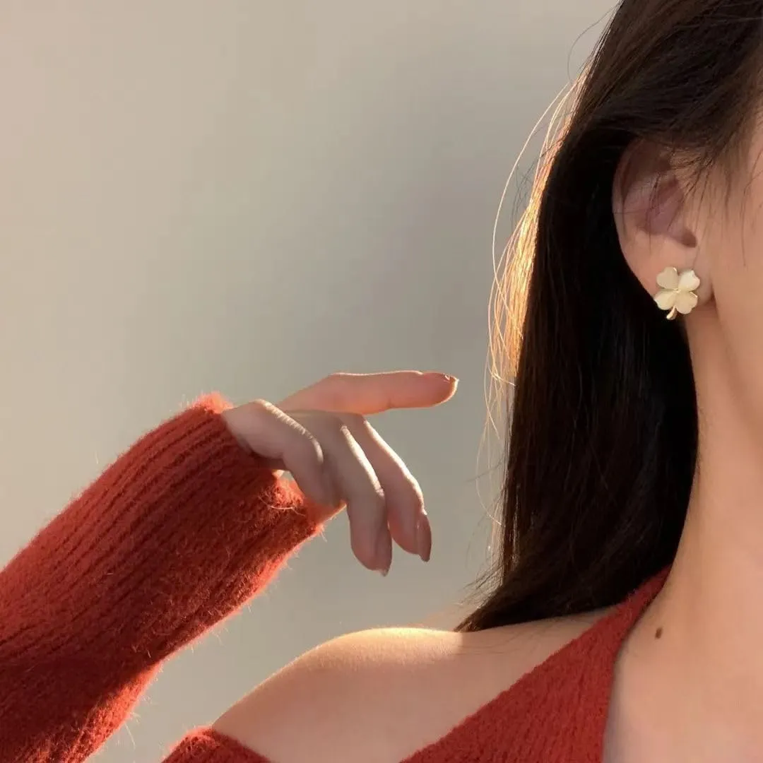 Gold Earrings for Women Trendy Gold Hoop Clip on Stud Pearl Earrings Dangle Chain Jewelry Hypoallergenic Birthday Gifts for Women