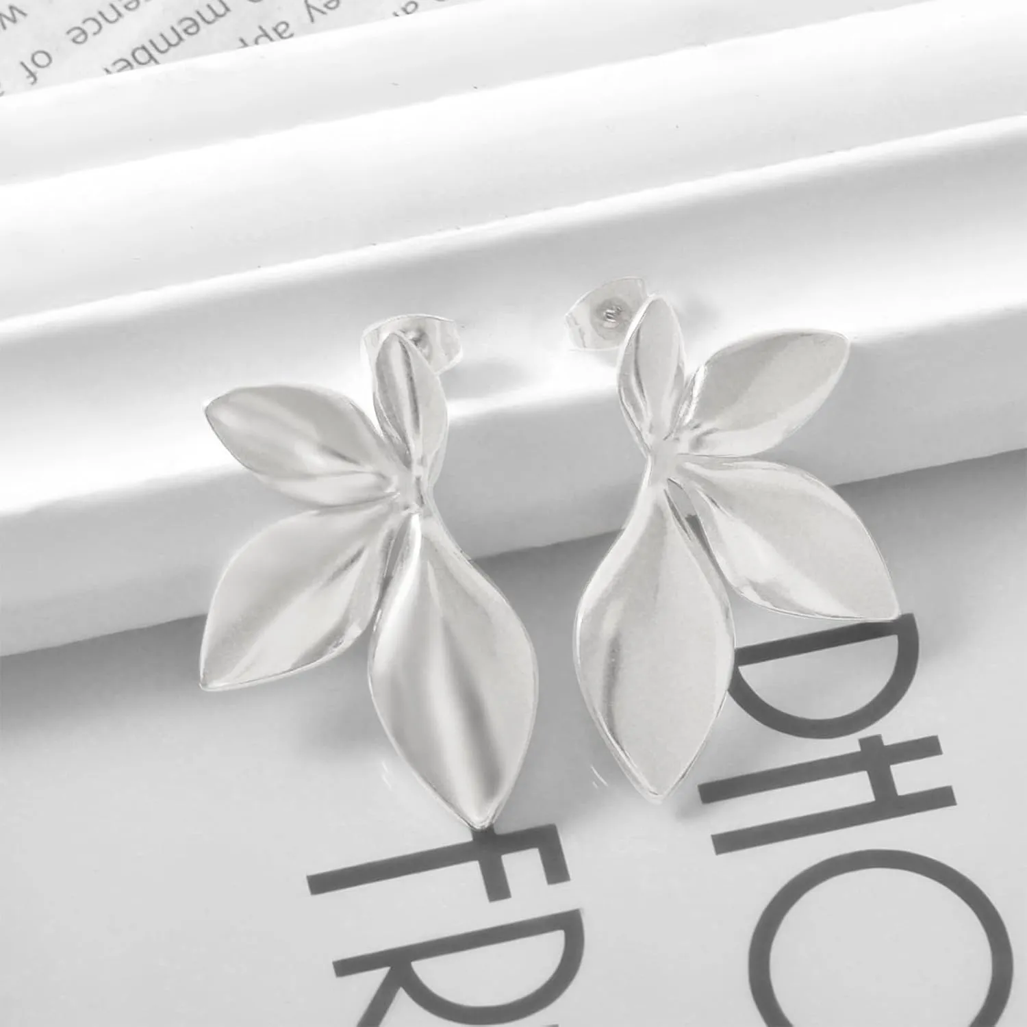 Gold Flower Earrings for Women Trendy Gold Floral Stud Earrings Boho Large Flower Earings Big Statement Earring Spring Summer Jewelry Gift for Women