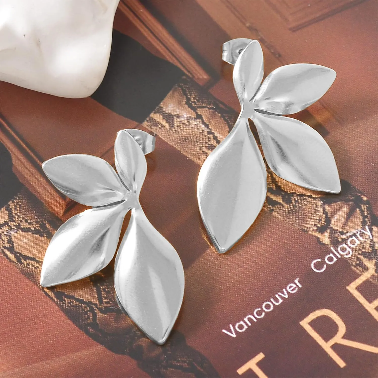 Gold Flower Earrings for Women Trendy Gold Floral Stud Earrings Boho Large Flower Earings Big Statement Earring Spring Summer Jewelry Gift for Women