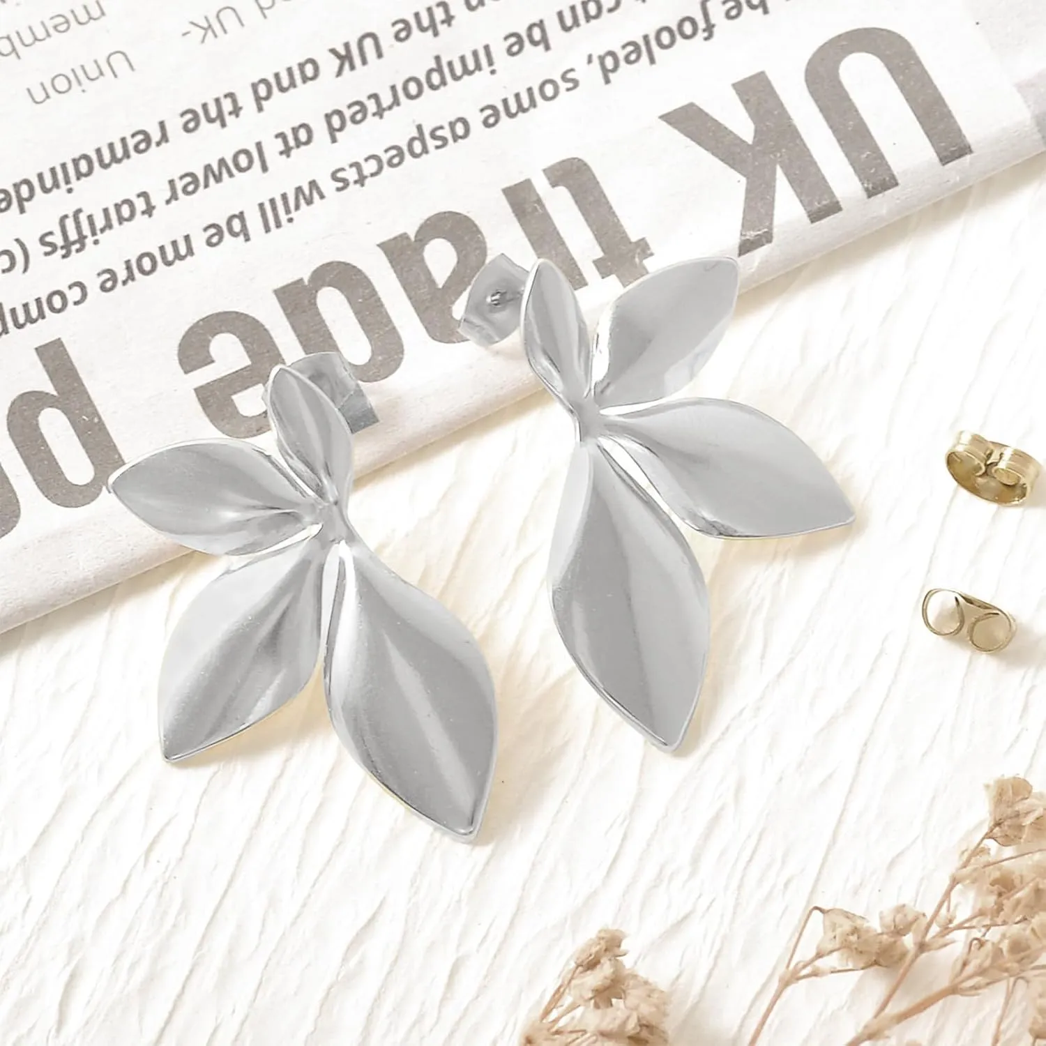 Gold Flower Earrings for Women Trendy Gold Floral Stud Earrings Boho Large Flower Earings Big Statement Earring Spring Summer Jewelry Gift for Women
