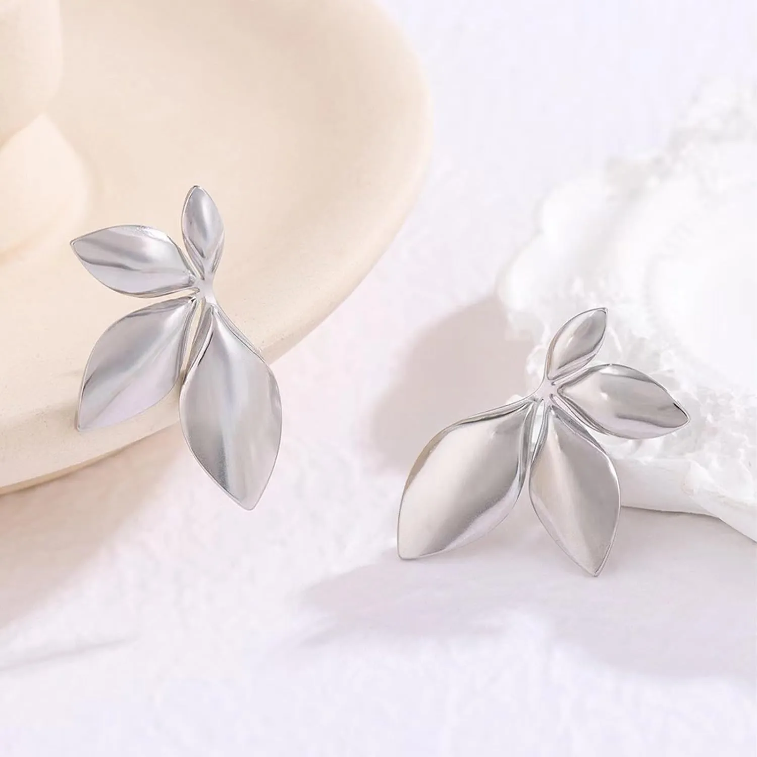 Gold Flower Earrings for Women Trendy Gold Floral Stud Earrings Boho Large Flower Earings Big Statement Earring Spring Summer Jewelry Gift for Women