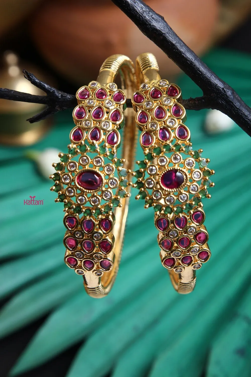 Goldtone Kemp Emerald Bangle Set of 2