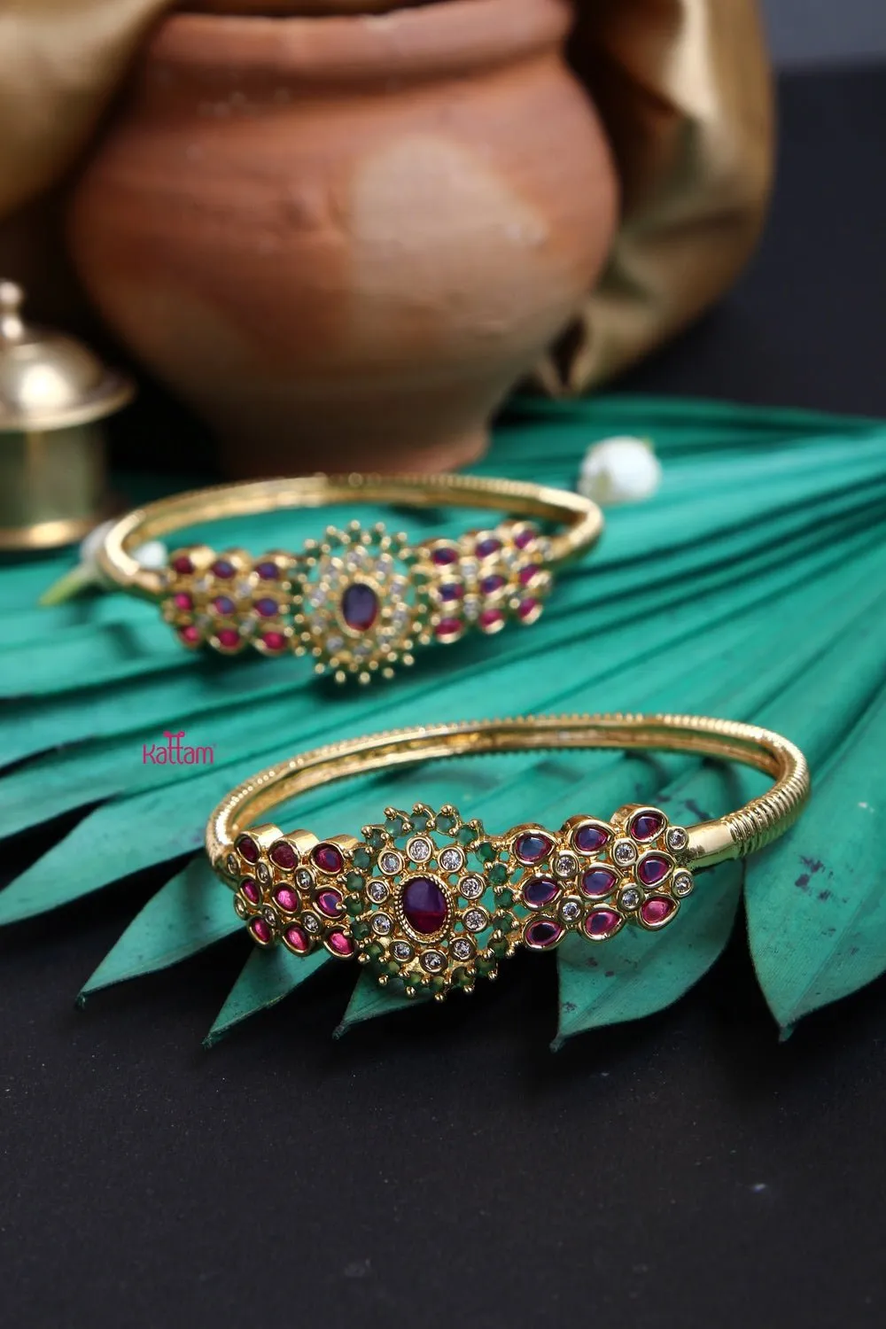Goldtone Kemp Emerald Bangle Set of 2