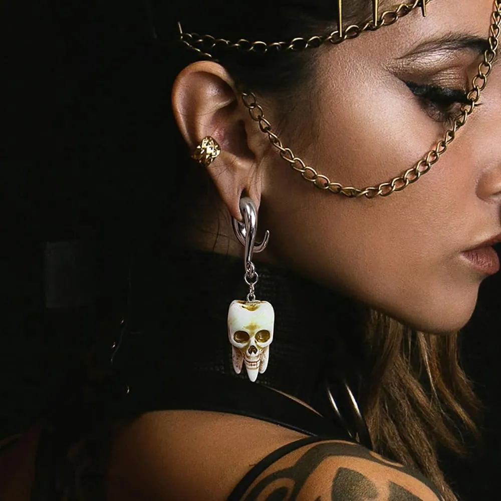 LADEMAYH 2Pcs 6g/2g/0g/00g Hooks Tunnels Plugs Gauges for Ears, Hypoallergenic Surgical 316L Stianless Steel Gothic Skull Tooth Shape Dangling Earrings for Women Men