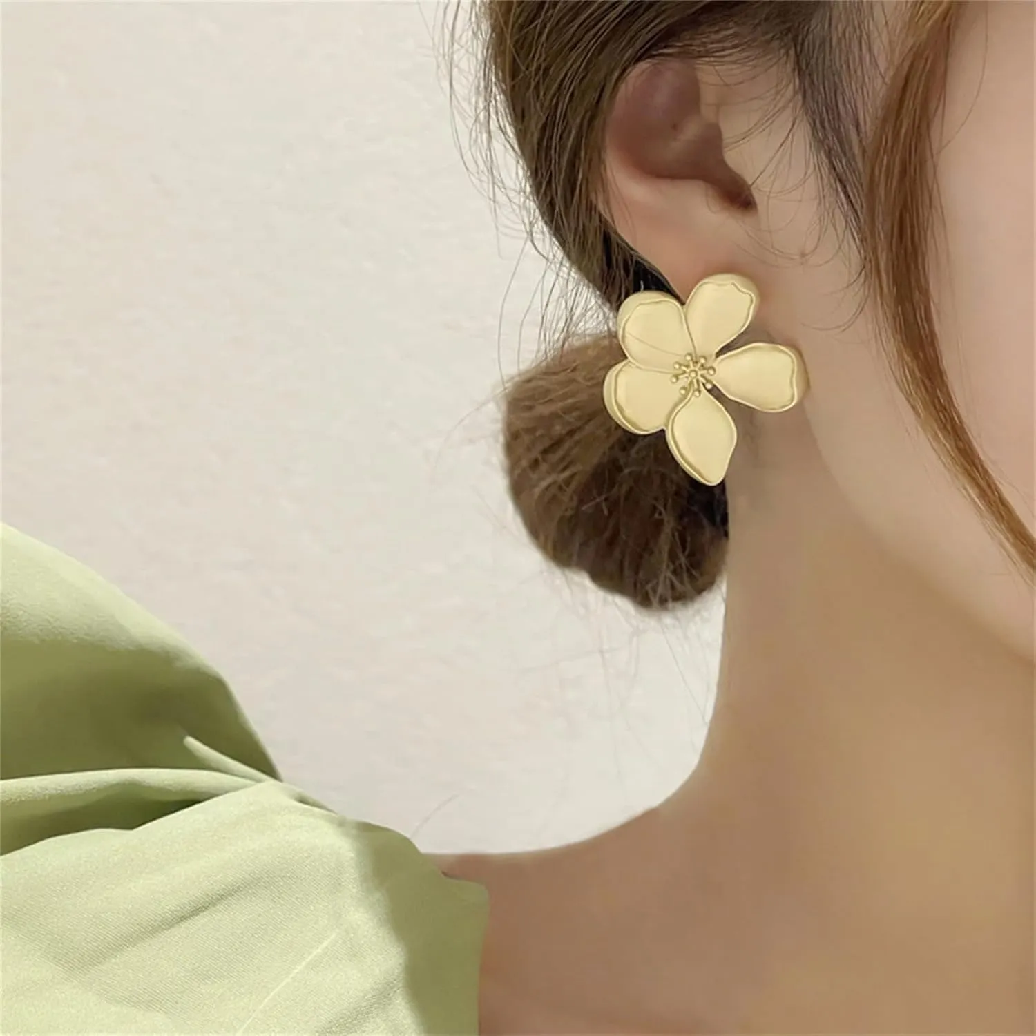 MALOYANVE Gold Flower Earrings for Women Shiny Trend 3D Lifelike Pearl White Camellia Floral Statement Stud Earrings Fashion Jewelry Gifts