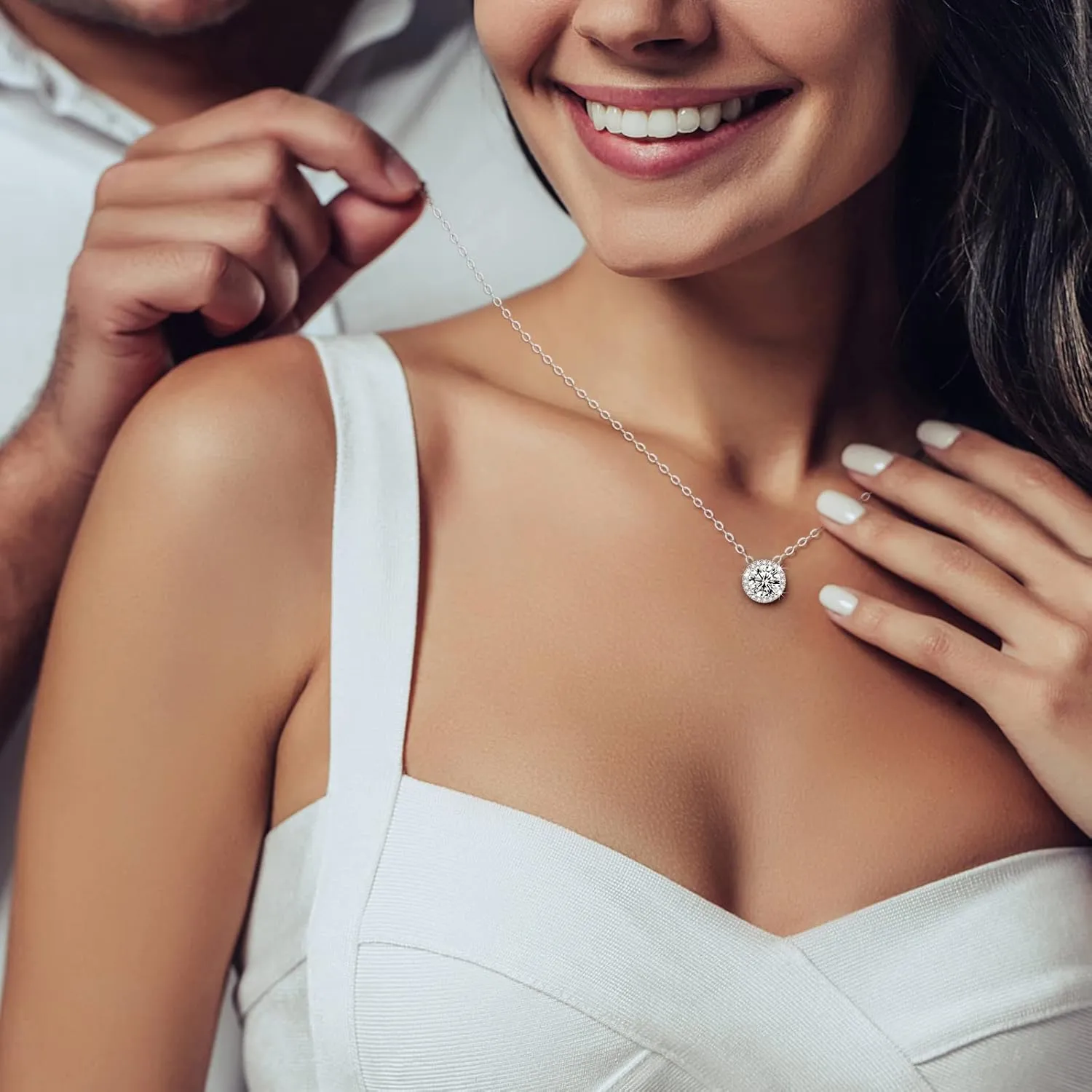 Moissanite Necklace Halo Pendant for Women 0.5CT-4.0CT 18K White/Yellow Gold Plated Sterling Silver Dainty Anniversary Day Present for Her Wife Mother 18 2 inches Lab Created Dimaond Jewelry with GRA Certificate of Authenticity