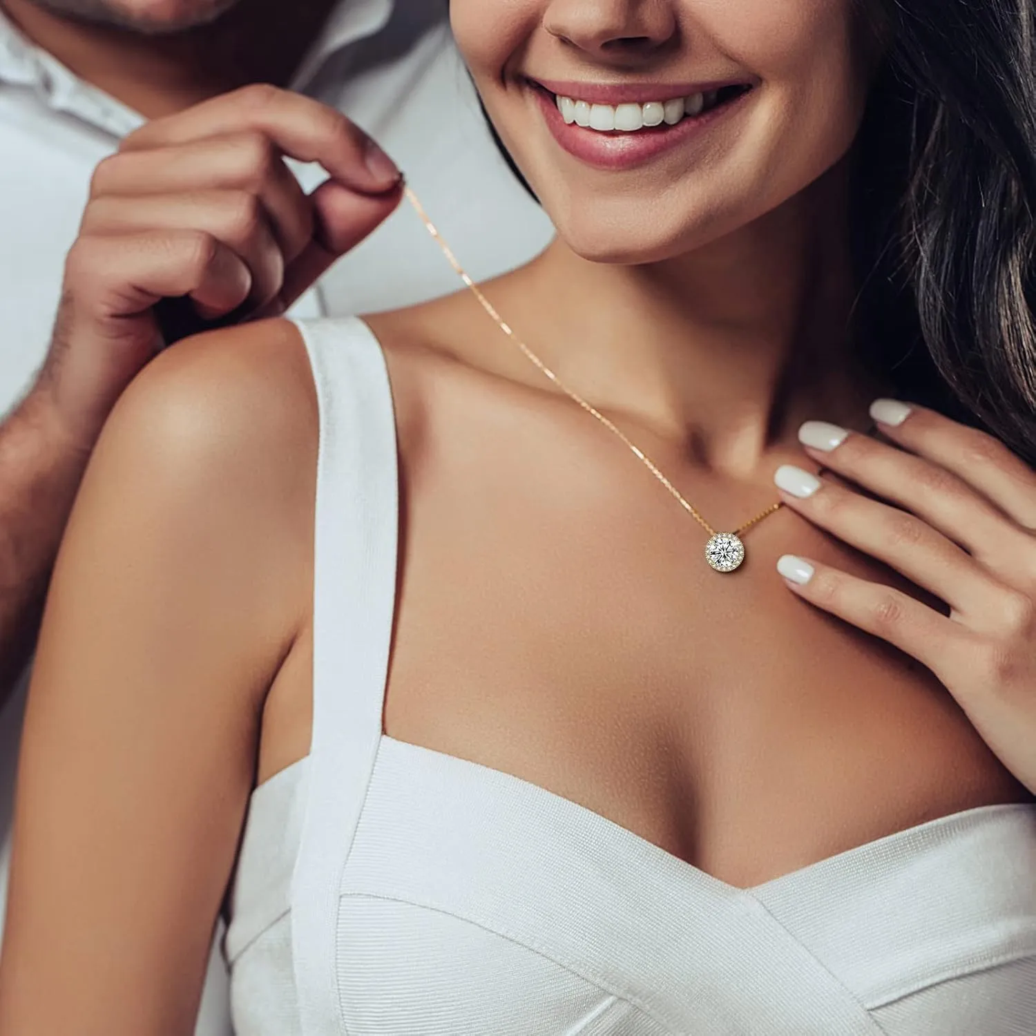 Moissanite Necklace Halo Pendant for Women 0.5CT-4.0CT 18K White/Yellow Gold Plated Sterling Silver Dainty Anniversary Day Present for Her Wife Mother 18 2 inches Lab Created Dimaond Jewelry with GRA Certificate of Authenticity