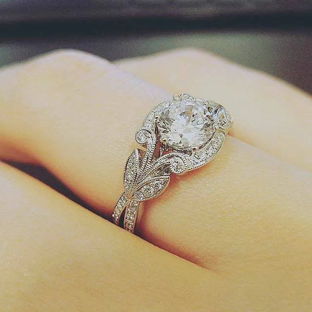 New Trendy Crystal Engagement Claws Design Hot Sale Rings