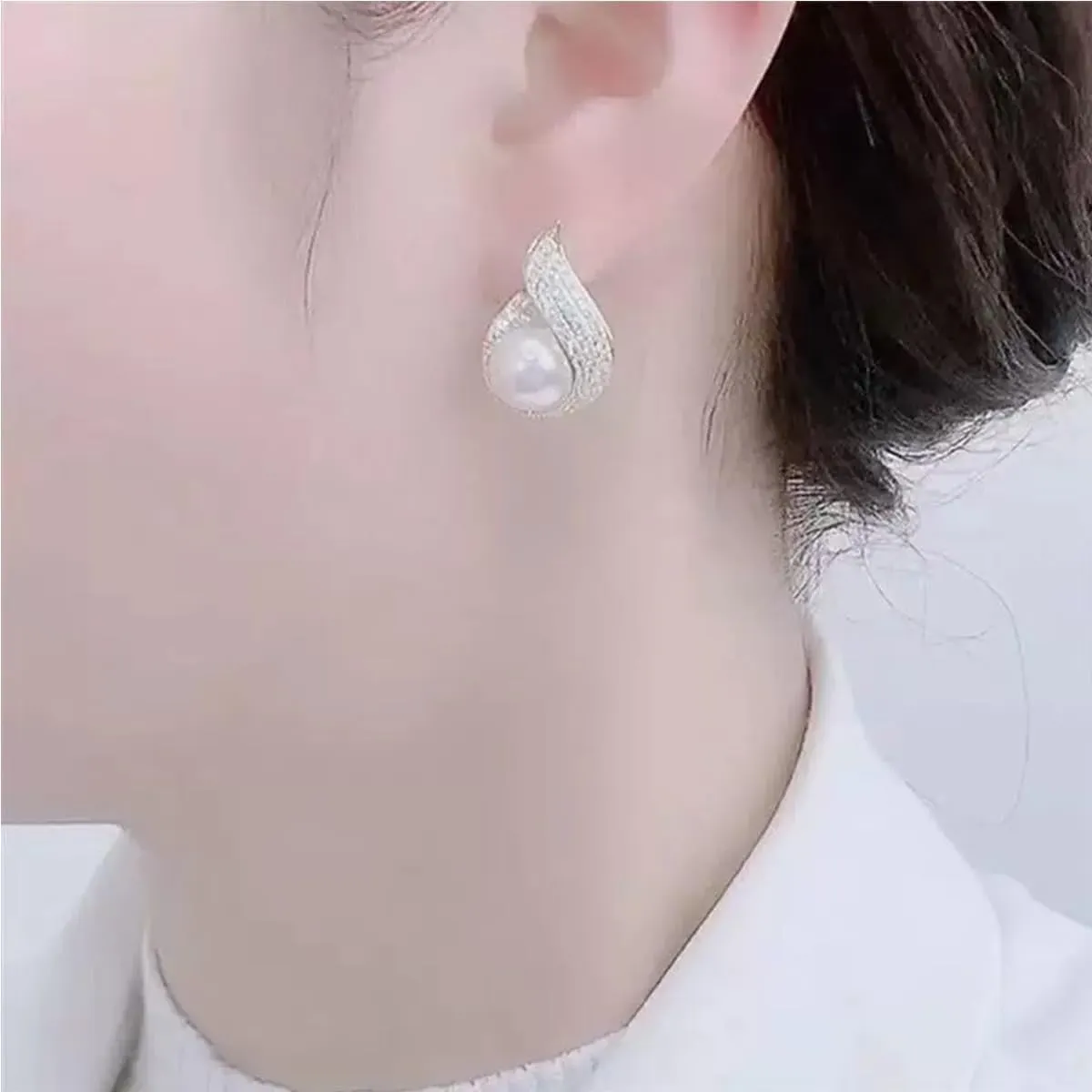 Pearl Stud Earrings for Women,Formal Brass Statement Round White Pearl Earrings For Party Prom Wedding