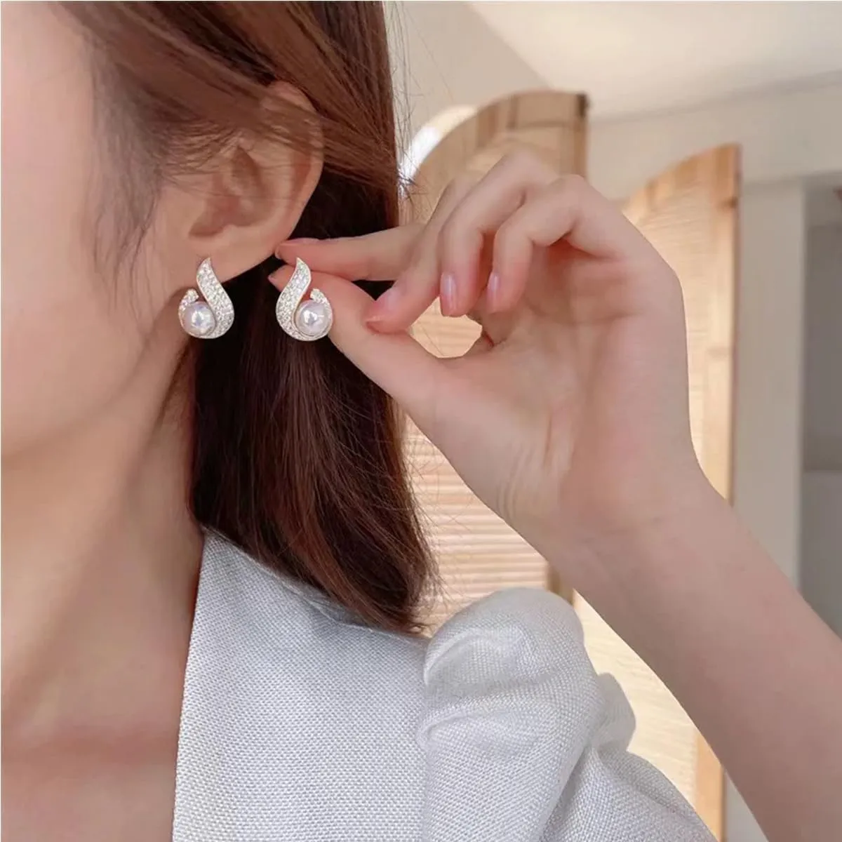Pearl Stud Earrings for Women,Formal Brass Statement Round White Pearl Earrings For Party Prom Wedding