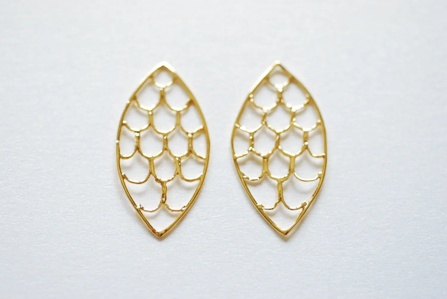 Shiny Vermeil Gold Oval Filigree Charm Connector- 18k gold plated over Sterling Silver, Gold Scales Charm, Gold Chandelier Earrings, 213