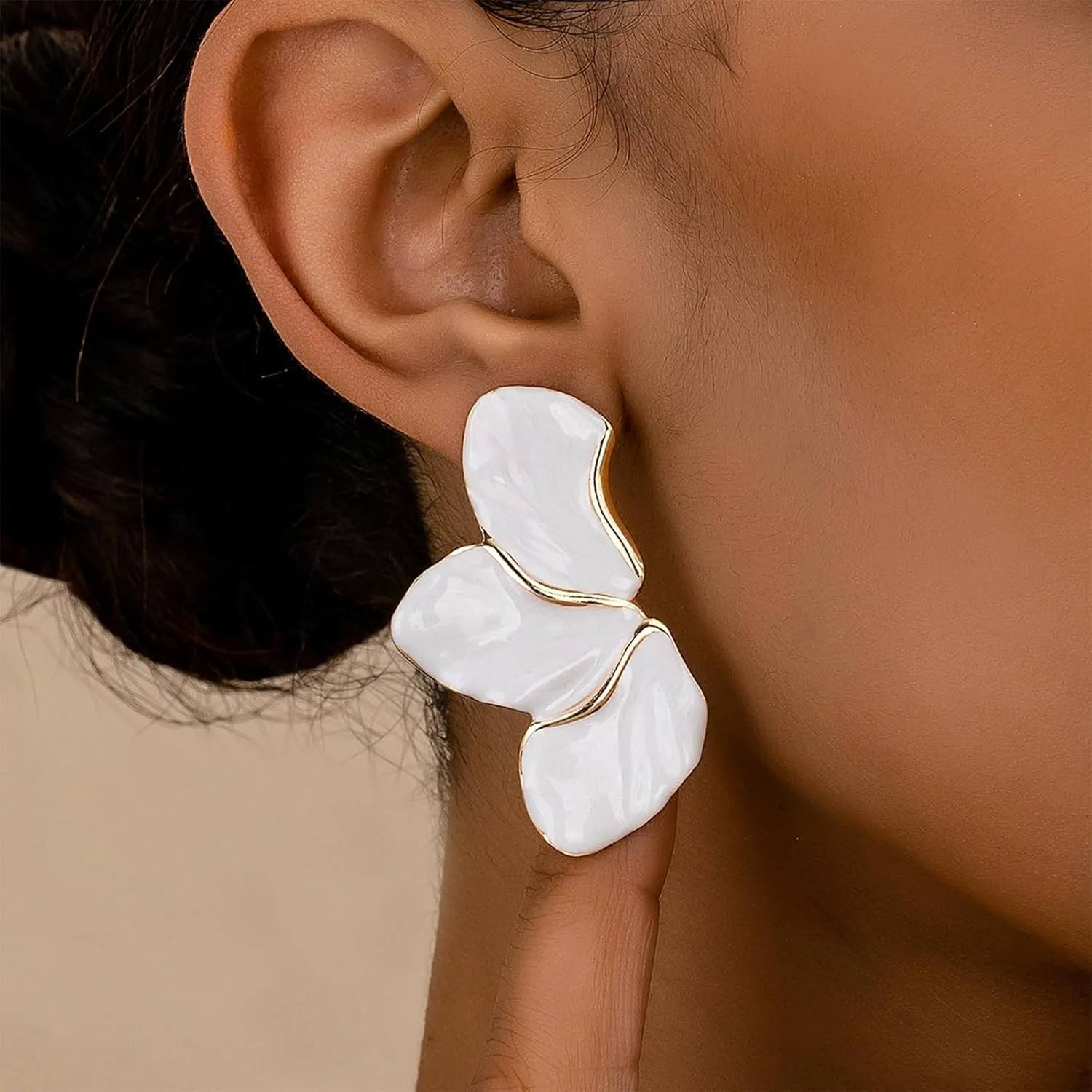 Statement Raffia Flower Earrings for Women - Large Unique Floral Design Lightweight White Blossom Dangle Jewelry Fashion Party Accessories