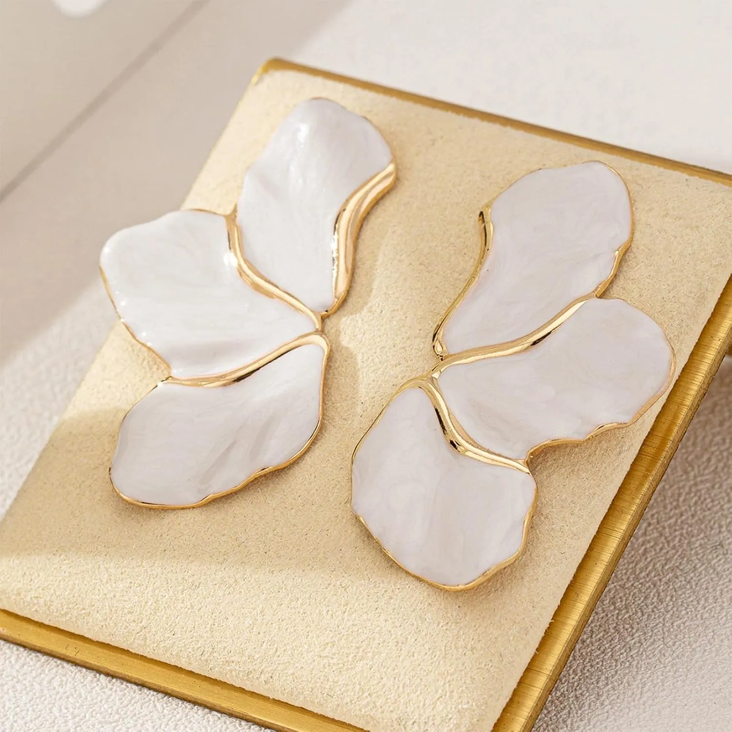 Statement Raffia Flower Earrings for Women - Large Unique Floral Design Lightweight White Blossom Dangle Jewelry Fashion Party Accessories