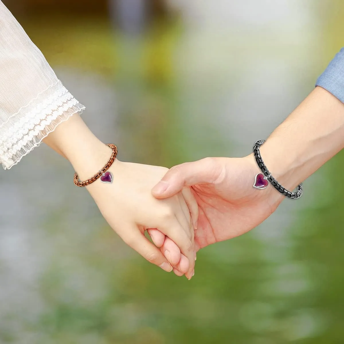 Uloveido A Pair of Gear-shape Hematite Bracelets with Color Changing Thermo Sensitive Mood Heart Charms, Couples Love Heart Bangles Gifts